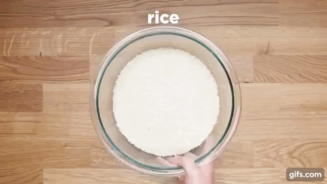 Cho xoài vào gạo để giúp xoài nhanh chín 