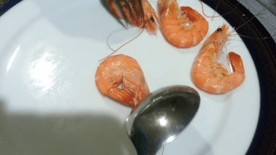 Bỏ đi phần đầu tôm 