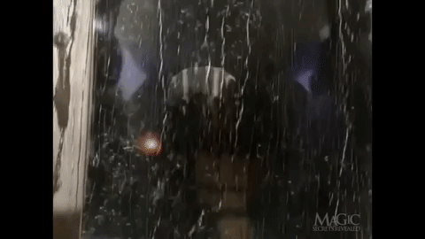 Houdini thoát ra khỏi tủ kính một cách dễ dàng 