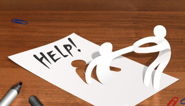 Khi không có tiền, không nhờ cậy người chế giễu bản thân