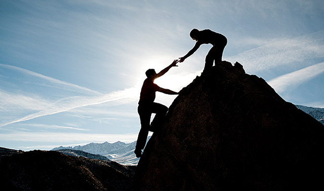 Khi hết tiền, không cầu cạnh người có hoàn cảnh tương tự như mình