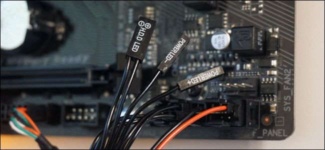 Tháo dây cáp đèn chỉ báo nguồn và ổ cứng