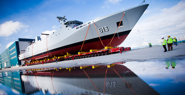 SPMT vận chuyển được cả những con tàu nặng cả ngàn tấn