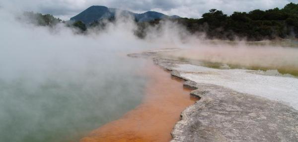 Cái hồ bốc khói nghi ngút này chính là kho báu nguy hiểm nhất lịch sử nhân loại 