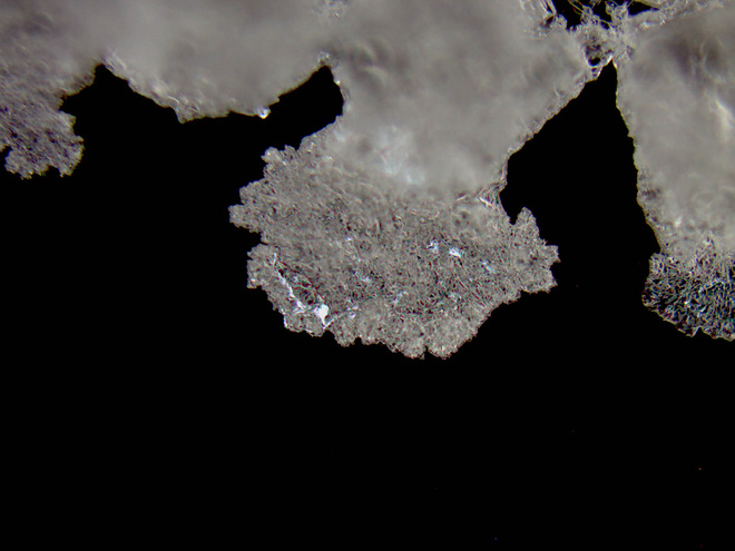 Các nhà nghiên cứu đã tạo thành công một sợi tinh thể mỏng 