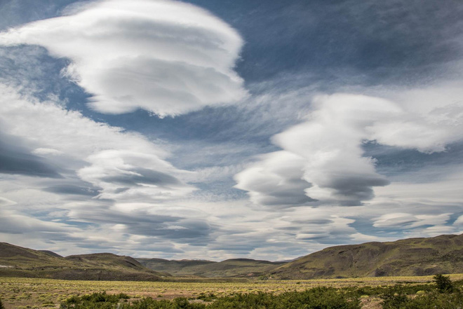 Mây thấu kính tuyệt đẹp xuất hiện ở Patagonian Pampa, Công viên Quốc gia Torres Del Paine, phía Nam Chile 