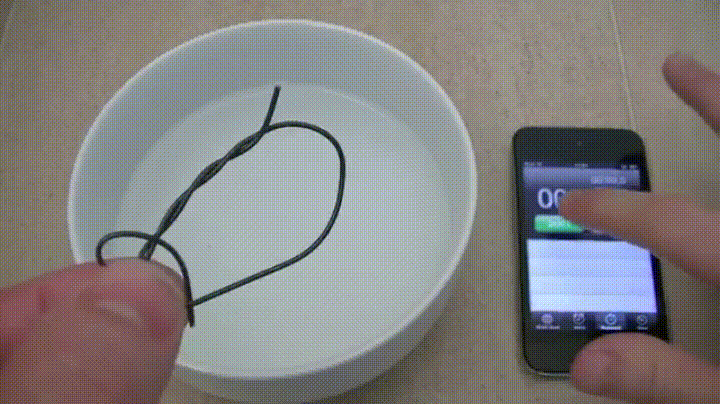 Dù bị thay đổi hình dạng ban đầu nhưng khi gặp nhiệt độ cao nó sẽ trở lại hình dạng gốc