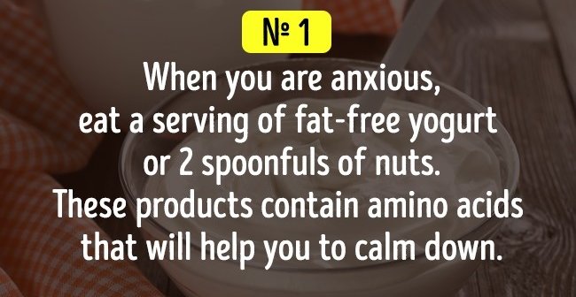 Nếu cảm thấy lo lắng, hãy ăn một hộp sữa chua không đường hoặc 2 thìa hạch nhân