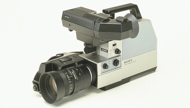 Máy quay Sony đầu tiên – HVC-F1