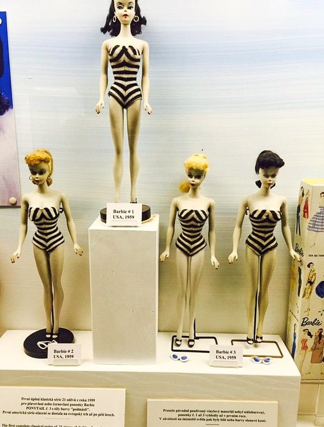 Ngoại hình đầu tiên của búp bê Barbie