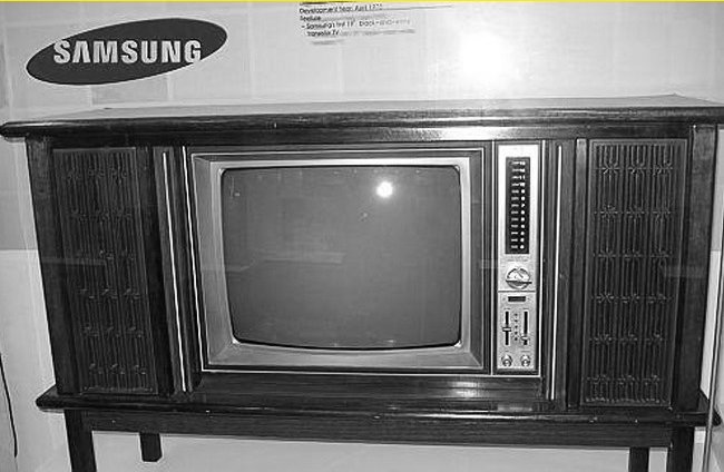 TV Samsung đầu tiên – P-3202