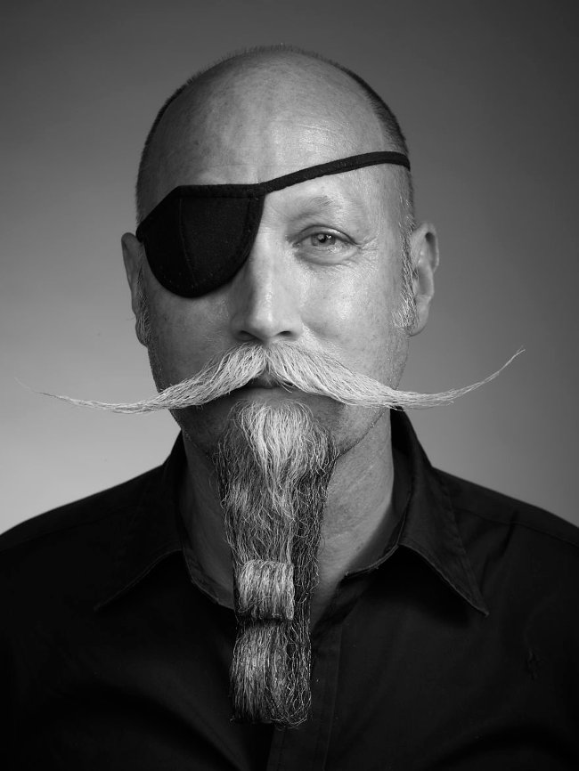 Mỗi chi tiết của râu đều được tạo hình cẩn thận.