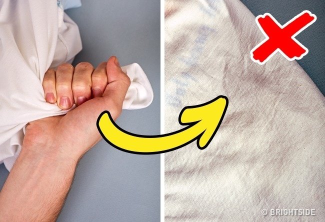 Kiểm tra chất lượng vải cotton bằng cách thử vò chúng trong tay