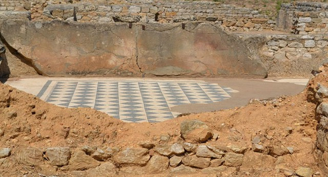 Tấm khảm La Mã cổ đại hiếm thuộc thế kỷ thứ 4 được phát hiện ở Anh