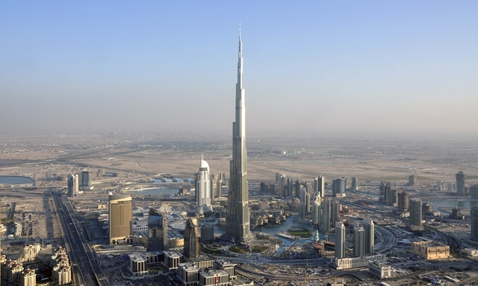 Burj Khalifa (Dubai, Các tiểu vương quốc Arab thống nhất), cao 829,8m