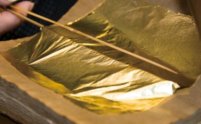 Với một ounce vàng nguyên chất, người ta có thể dát mỏng nó thành một sợi dây dài 80km