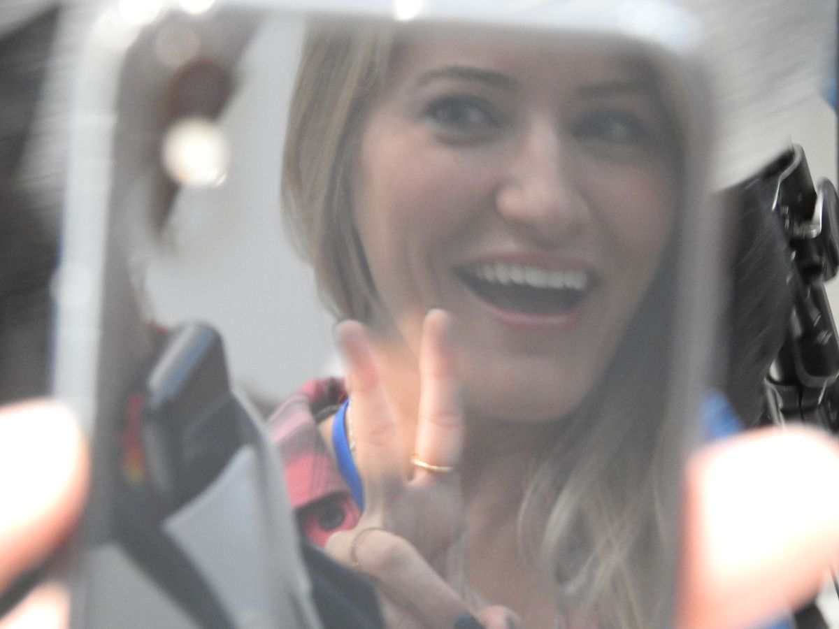 Mặt gương trên iPhone 10