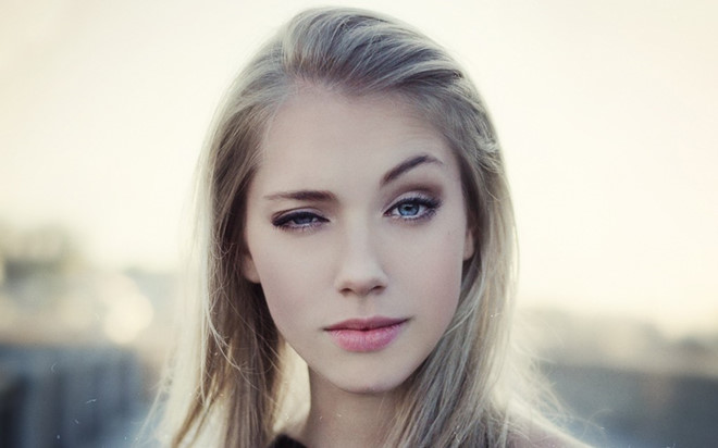 Phụ nữ chớp mắt nhiều hơn nam giới 