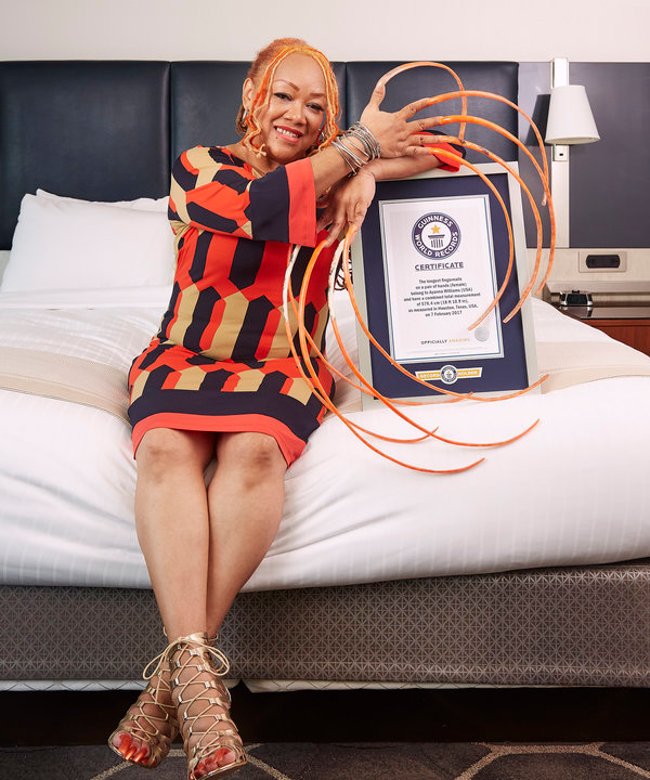 Bộ móng tay dài nhất thế giới hiện nay