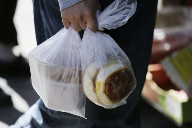 Tiềm ần nguy cơ ung thư vì tác hại của túi nilon