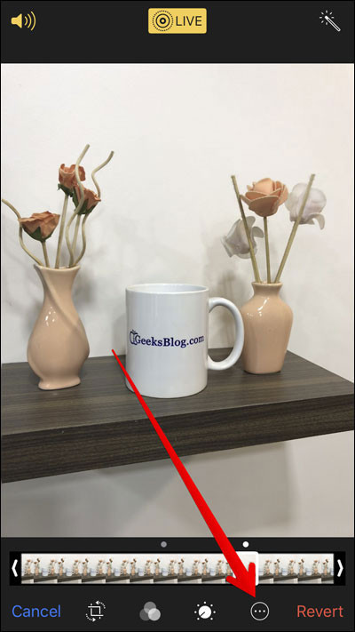 Chạm vào ba chấm tròn để mở Markup