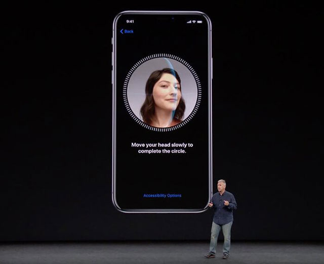 Ông Craig Federighi giới thiệu Face ID tại sự kiện ra mắt iPhone X