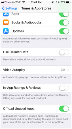Settings > iTunes & App Store > bật hoặc tắt Offload Unused Apps