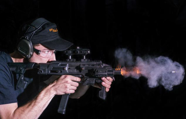 Súng lục Glock, mẫu súng lục bán tự động được đa số các đơn vị quân đội và đặc nhiệm thế giới tin dùng, nhả đạn