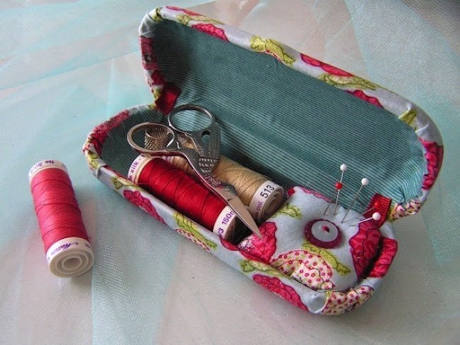 Biến hộp đựng mắt kính cũ thành hộp đựng dụng cụ may vá