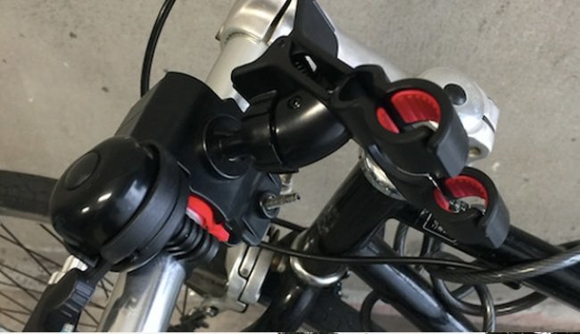 Kẹp giữ ô gắn vào xe đạp