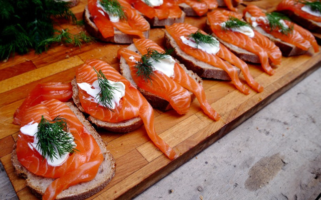 Cá hồi chứa nhiều omega- 3