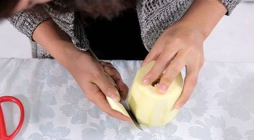 Cắt so le các cánh với nhau