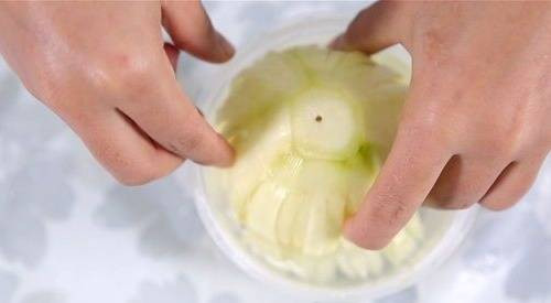 Ngâm vào nước lạnh