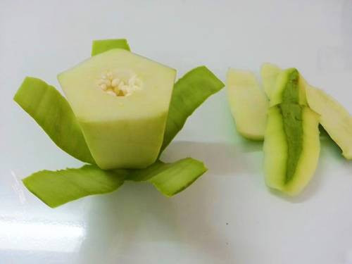 Gọt đi phần vỏ thừa