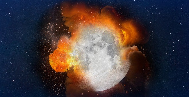 Mặt Trăng nổ tung 