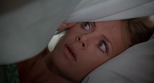 Trùm chăn kín đầu khi ngủ, thói quen có thể giết chết bạn