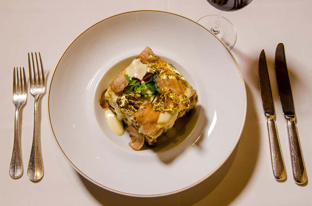 Mỳ Ý Lasagna được trang trí bởi vàng 23 Karat