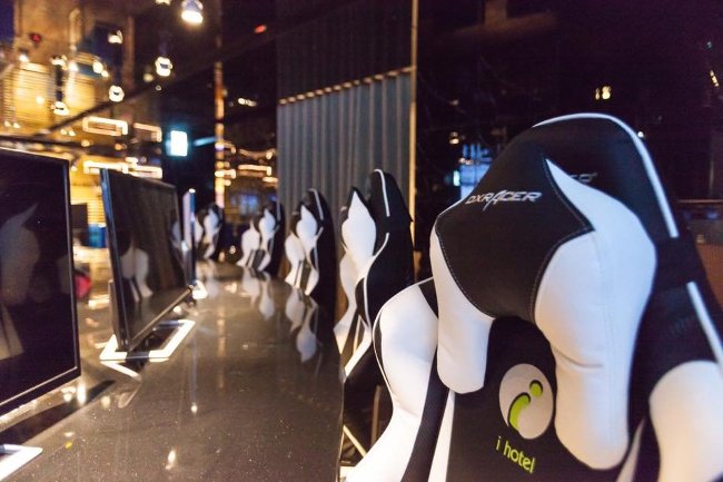 Thậm chí còn có cả những ghế ngồi chuyên dụng cao cấp dành cho Gamer.