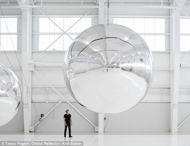 Viên kim cương sẽ được đưa lên bầu trời