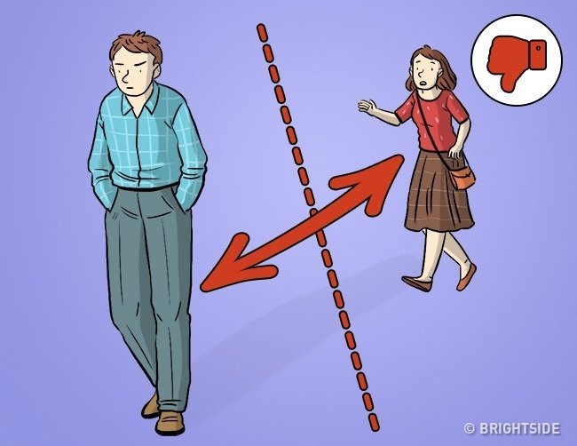 Khi đi cùng với nhau, anh ấy thường đi khá nhanh, ít chú ý đến bạn