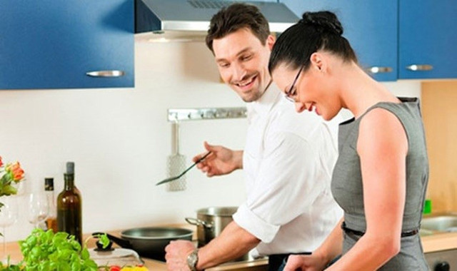 Một bữa ăn do chồng tự nấu