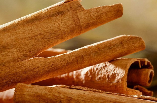 Ở thời Ai Cập cổ đại, người ta sử dụng một số gia vị như chanh, quế, hương hoa... để khử những mùi khó chịu trên cơ thể