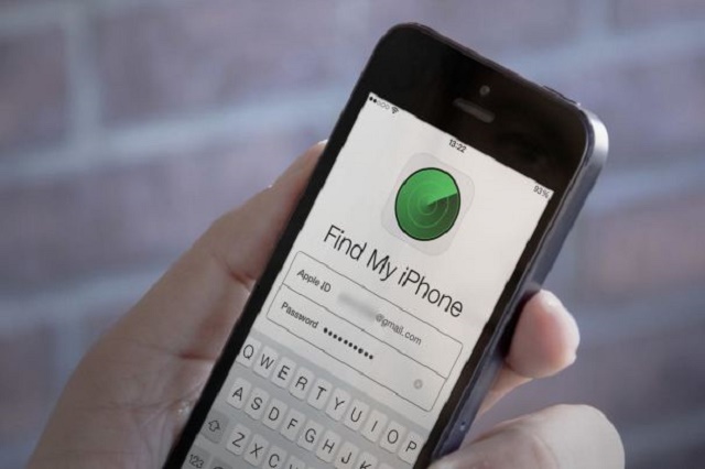 Instructions to factory reset iPhone on Find My Phone