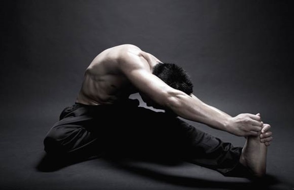 Cuối buổi tập, bạn nên thực hiện các động tác giãn cơ để giúp cơ bắp trở lại trạng thái bình thường