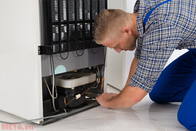 Ngăn đựng nước thải bị hư cũng là nguyên nhân gây tiếng ồn ở tủ lạnh