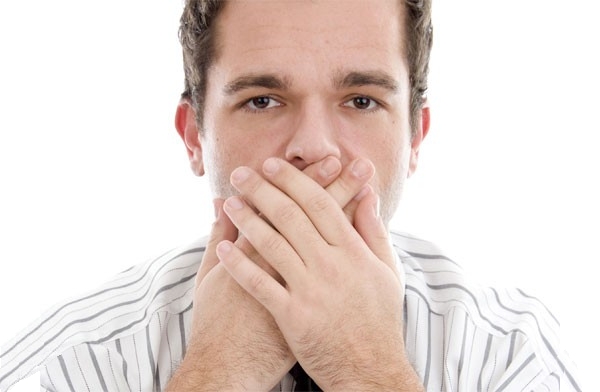 Âm thanh này xuất hiện khi không khí trào ngược từ dạy dày đến khoang miệng 