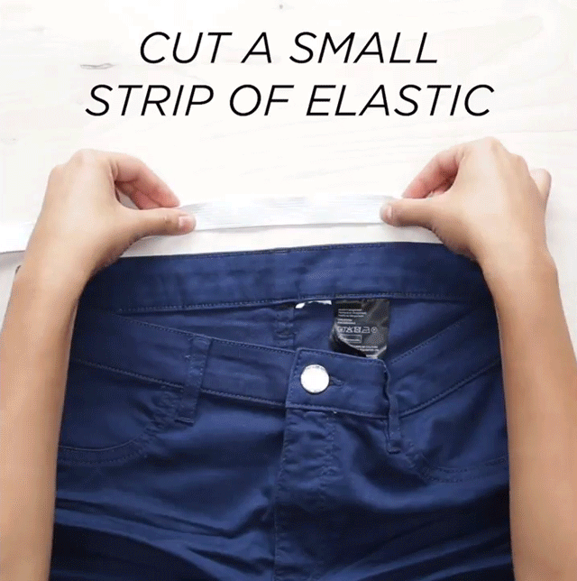 Cắt một đoạn dây vải chun luồn quần có độ dài bằng 1/2 so với khoảng cách giữa hai điểm đã xác định