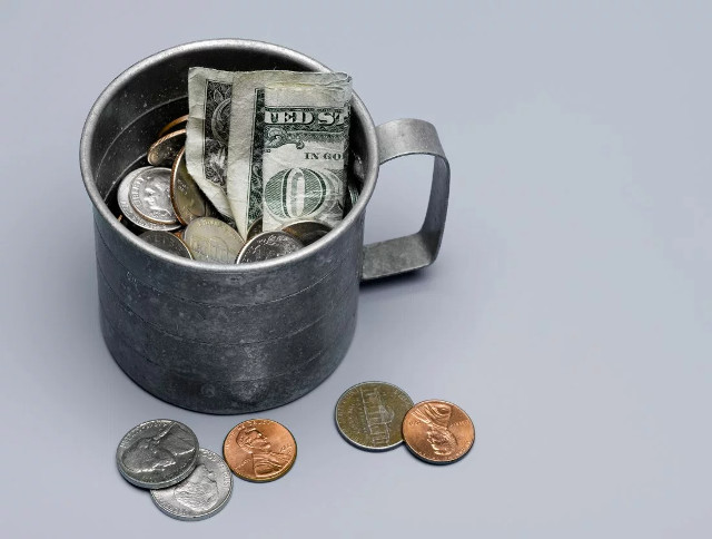 Không lợi dụng quan hệ với những người giàu sang