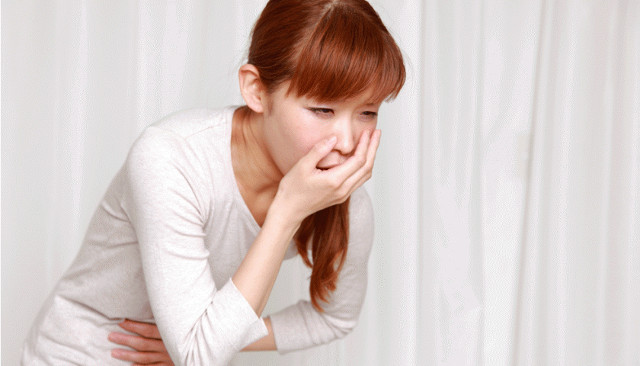 Uống nước khi bị nôn 