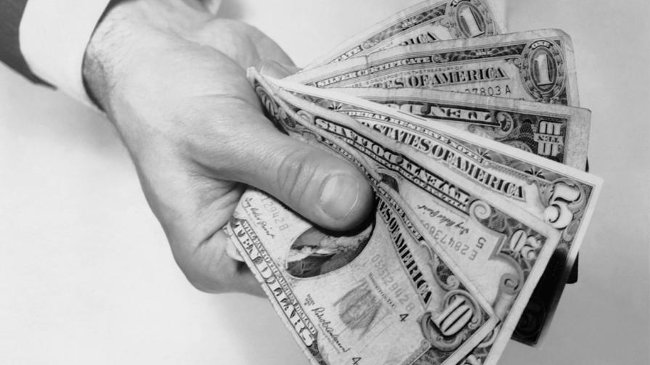 Tiền không tạo ra tiền